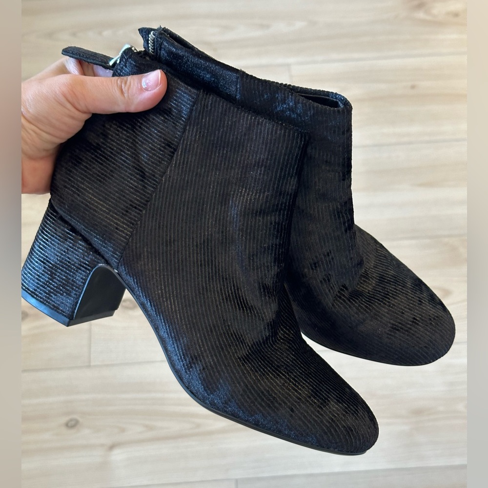 New Senso Velvet Booties (black)